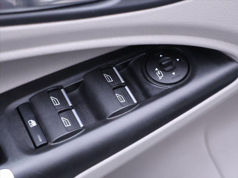Ford Tourneo Connect 1,5 TDCI Titanium CZ Panorama - fotka 17 z 38