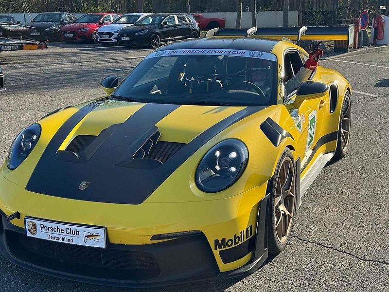 V novém seriálu Porsche PCC-PRO ve Francii skončil Jaroslav Mikoláš na druhém a prvním místě.