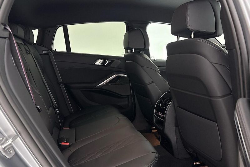 BMW X6 xDrive40d - fotka 12 z 25