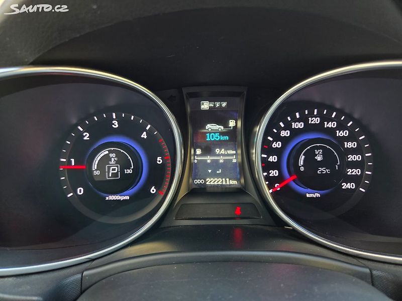 Hyundai Santa Fe (2014) 2.2 CRDI Aut 4x4 Max Výbava - fotka 25 z 33