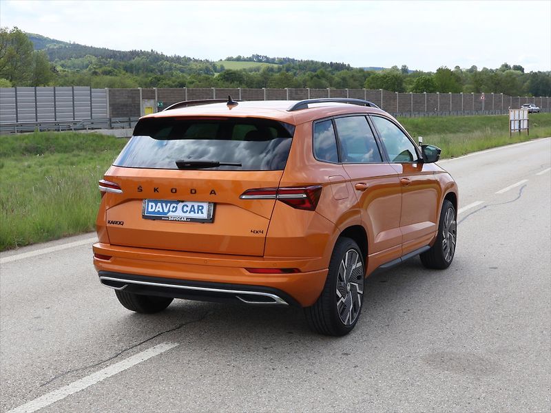 Škoda Karoq 2,0 TDI DSG Sportline 4x4 DPH - fotka 7 z 39