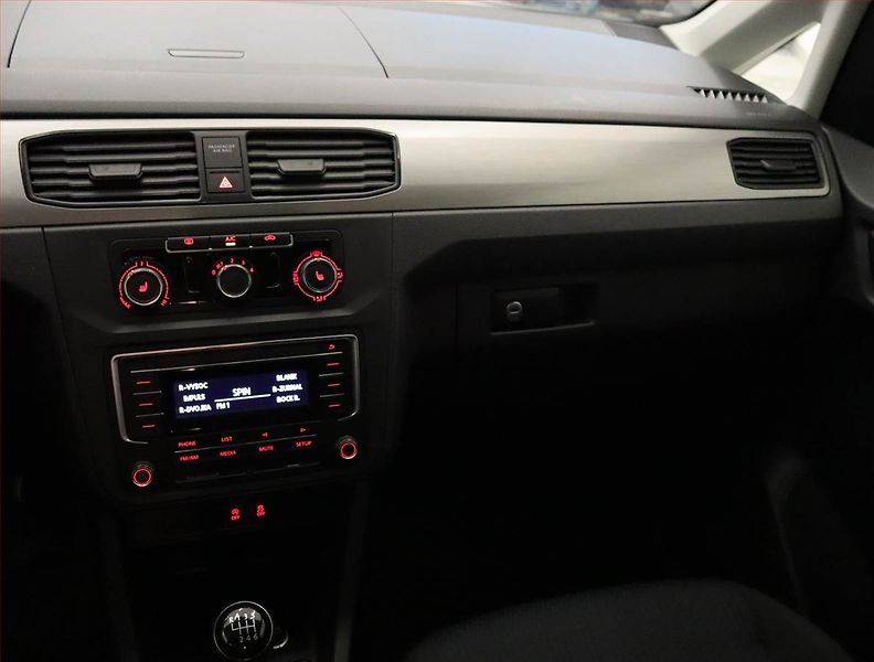 Volkswagen Caddy (2017) 2.0 TDI, 5Míst - fotka 8 z 16