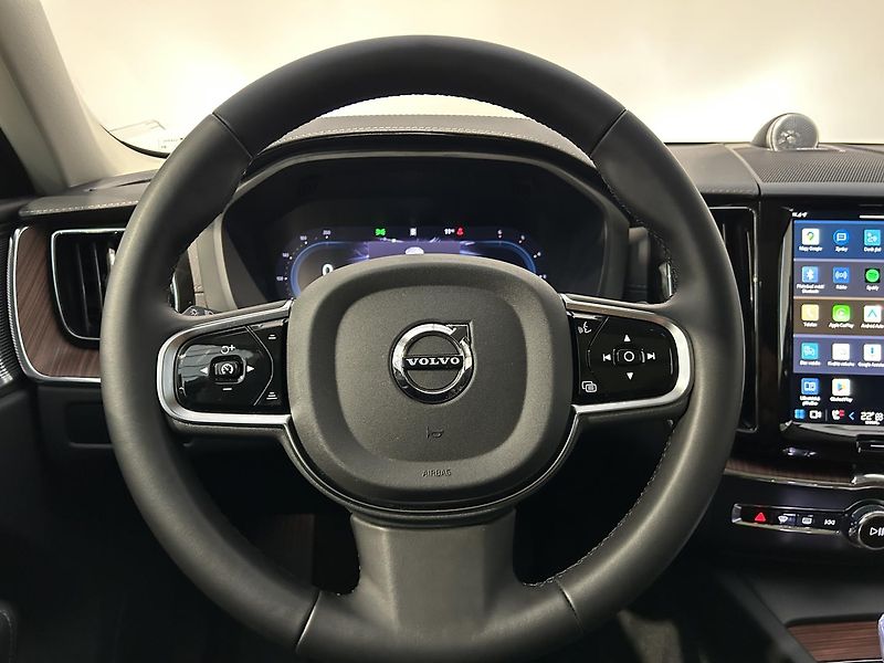 Volvo XC60 2.0  B4 4x4 ULTIMATE - fotka 31 z 48
