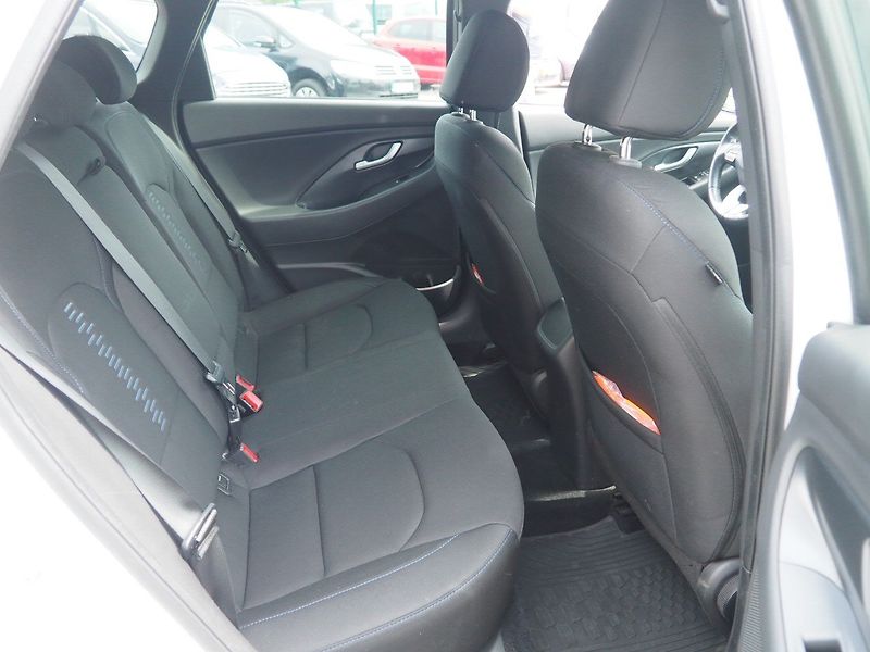 Hyundai i30 1.4-GDI, 103 kW, CZ, Navi - fotka 15 z 47