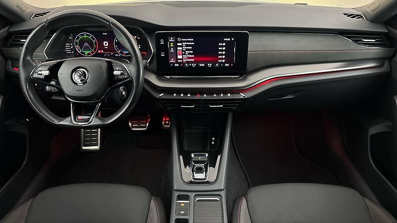 Škoda Octavia 2.0 TSI DSG RS Combi - fotka 8 z 26