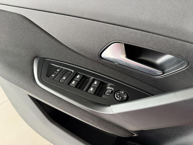 Peugeot 308 1,2PT 130*AT8*STYLE*Distronic - fotka 28 z 33