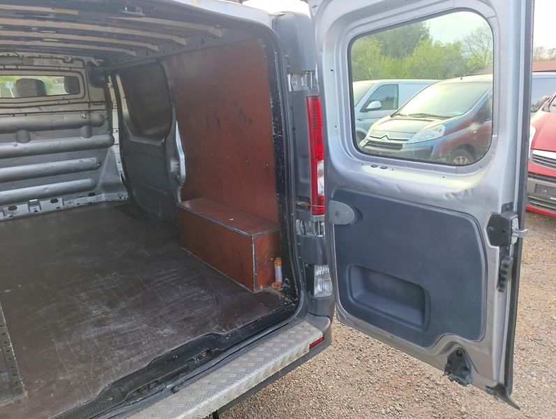 Renault Trafic (2007) 2.0 DCi long,klima,zahrádka,TZ - fotka 13 z 17