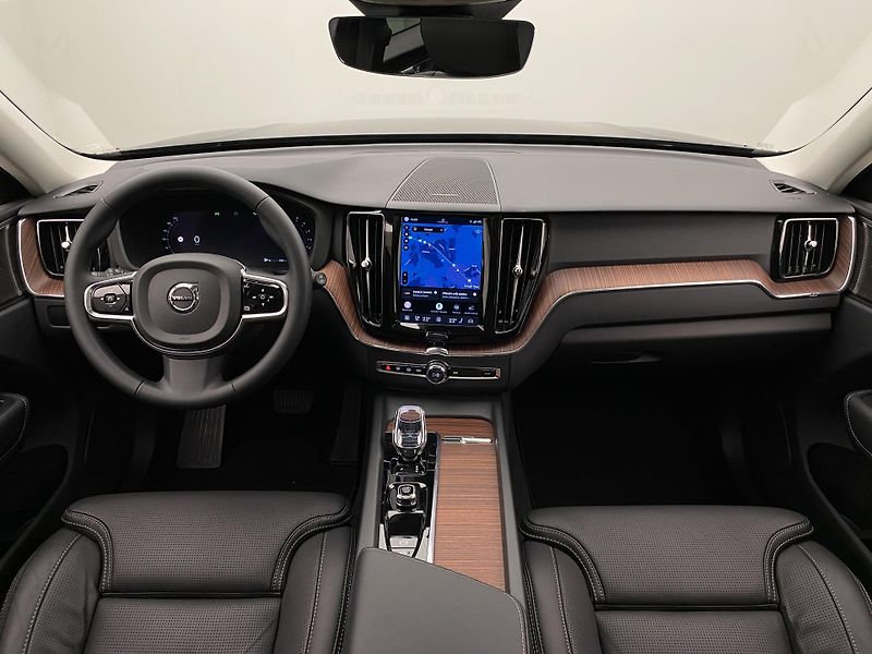 Volvo XC60 B4 AWD DARK PLUS AUT  - fotka 2 z 56