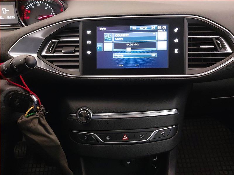 Peugeot 308 (2017) 1.6 BlueHDi, Serv.kniha - fotka 12 z 19