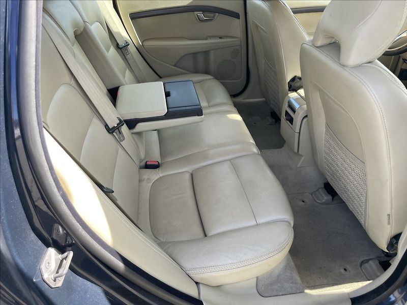 Volvo XC70 2,4 D4 AWD Geartronic Polar 13 - fotka 11 z 30