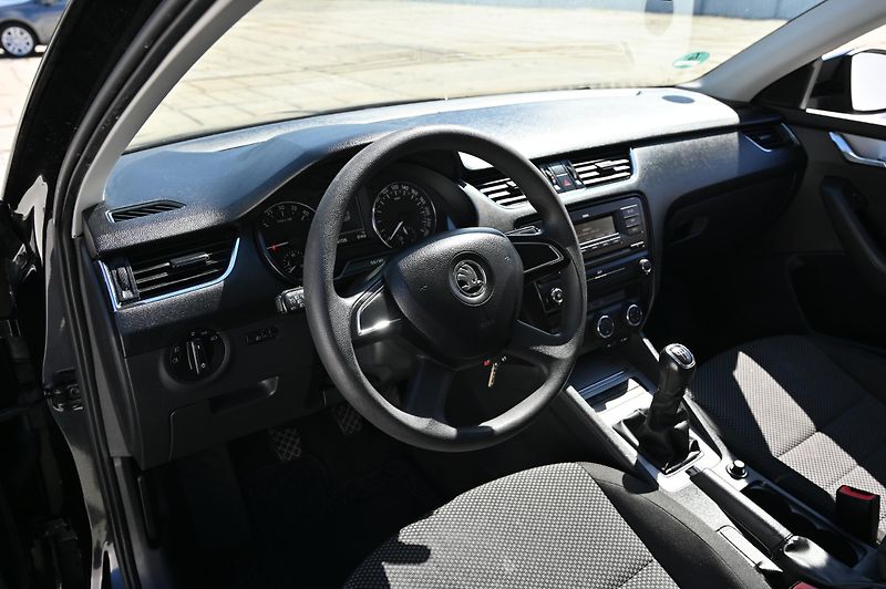 Škoda Octavia 1.6TDI 77KW Ambition rezervace - fotka 25 z 49
