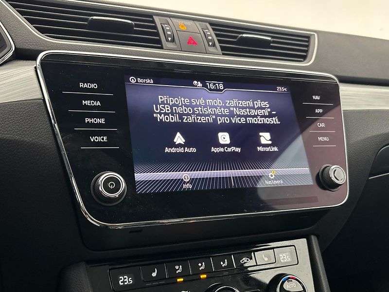 Škoda Superb Ambition DSG - fotka 25 z 28