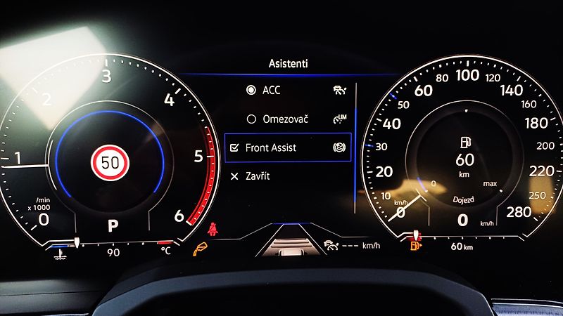 Volkswagen Touareg R-LINE 210kW-WEBASTO-HUD-TZ- - fotka 28 z 50