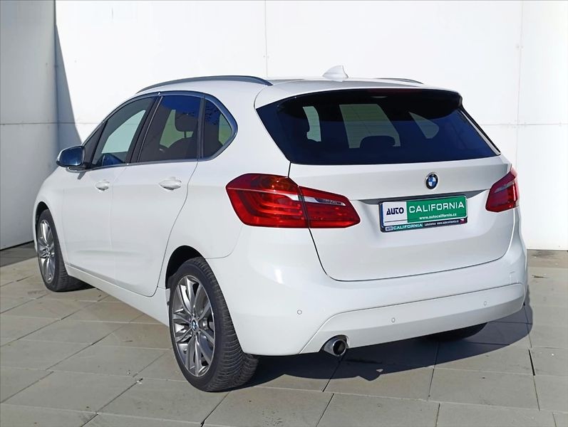 BMW Řada 2 1,5 216d Automat Navi Tempomat - fotka 9 z 36