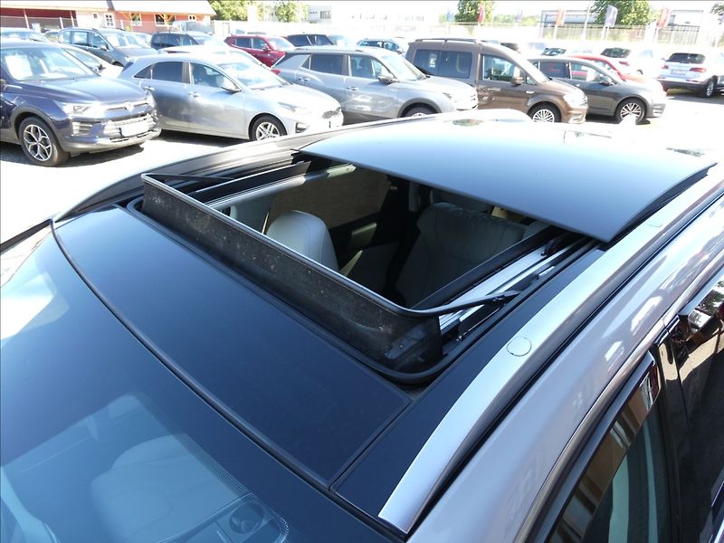 Hyundai Santa Fe 2,2 CRDi LUXURY 4x4 1.majitel - fotka 36 z 46