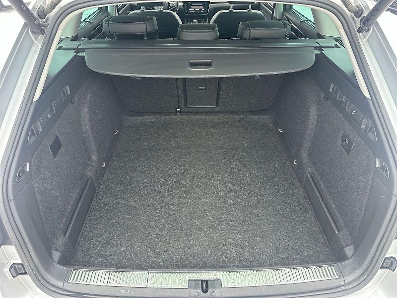Škoda Superb (2023) Combi 2.0 TDI 4x4 DSG L&K - fotka 34 z 36