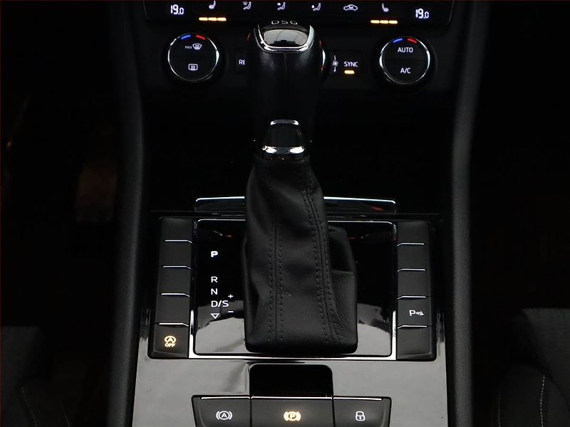 Škoda Superb (2016) Style 2.0 TDI, Automat - fotka 11 z 18