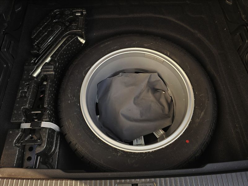 Volkswagen Passat B8 2,0TDi110KW COMFORTLINE - fotka 31 z 49