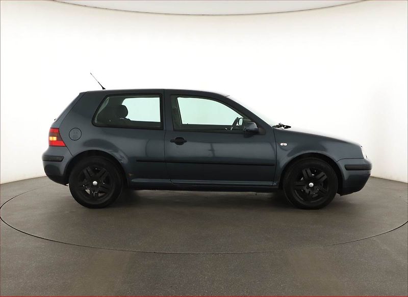 Volkswagen Golf (2002) 1.4 16V, nová STK, Tažné - fotka 6 z 11