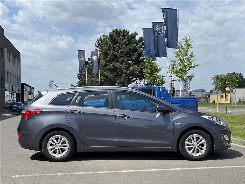 Hyundai i30 1,6 i  Trikolor Komfort - fotka 4 z 22