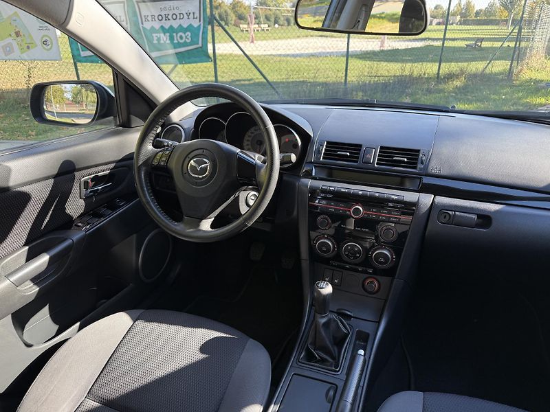 Mazda 3 1.6 Sport Active - fotka 26 z 28