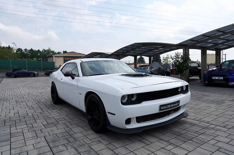 Dodge Challenger 5.7L V8 Hemi/Shaker/kůže/375 P - fotka 8 z 41
