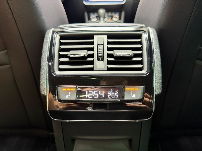 Škoda Superb 2.0TSI 206KW DSG 4X4 SPORTLINE - fotka 30 z 34