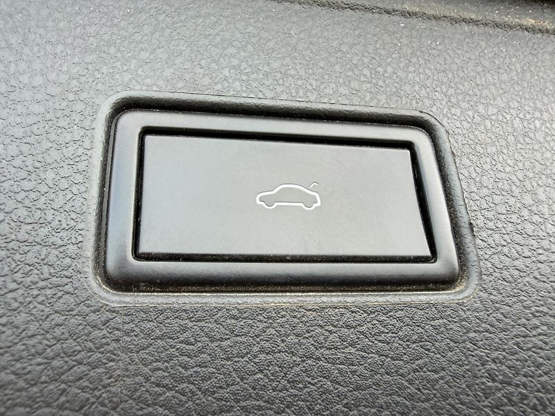 Volkswagen Passat 2.0 TDI MASÁŽ NAVIGACE 2X KOLA - fotka 31 z 40