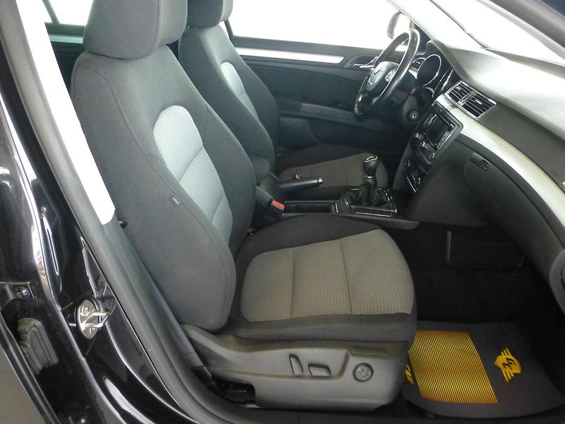 Škoda Superb (2013) 2,0TDI*VYHŘ.S*PARK.S**NAVIGACE - fotka 22 z 28