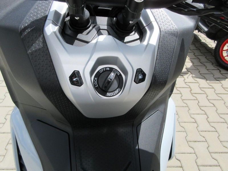 Aprilia (2026) SR GT 400 - fotka 12 z 14