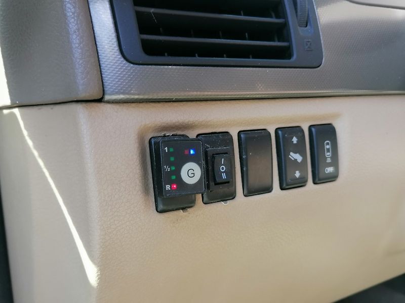 Nissan Armada (2008) 5.6 V8 SE LPG 7-míst - fotka 12 z 22
