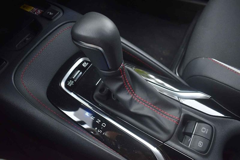 Modernizovaná Toyota Corolla TS se dobře cítí i na venkovských silnicích