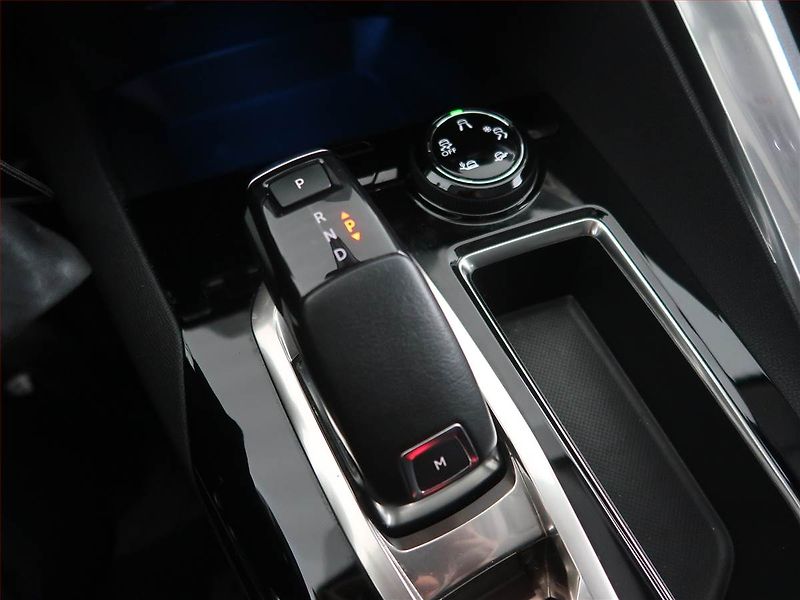 Peugeot 3008 (2020) Allure 1.2 PureTech, Automat - fotka 19 z 23