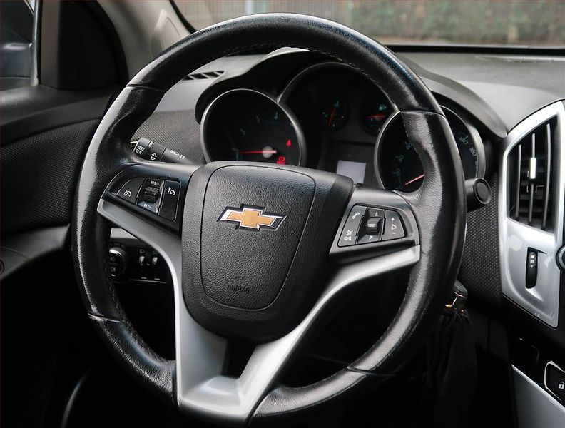 Chevrolet Cruze (2013) 1.6 i 16V, Tempomat - fotka 15 z 16