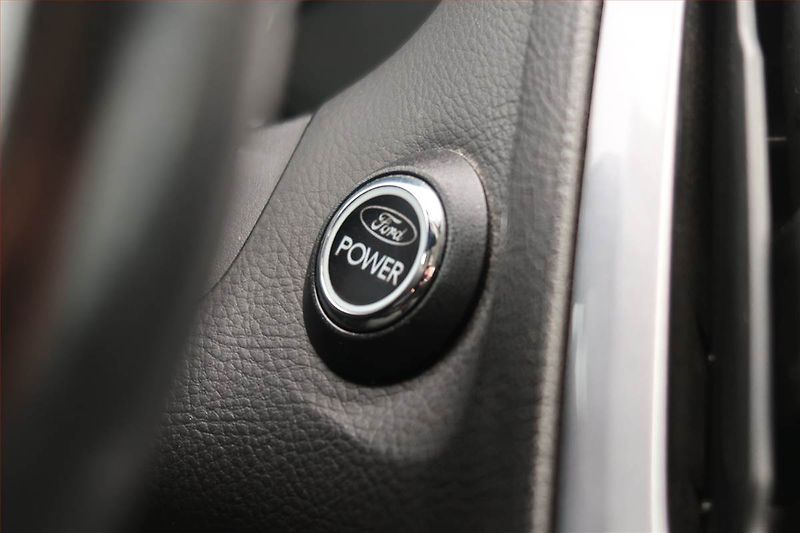 Ford Focus (2013) 2.0 TDCi, Navi, Tempomat - fotka 17 z 19