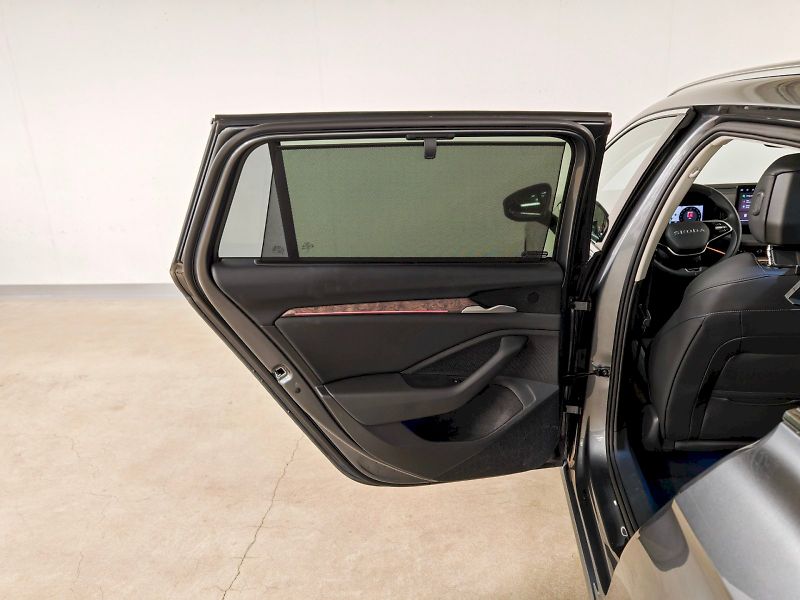 Škoda Superb (2024) Combi 2.0 TDI 142 kW DSG 4x4 L - fotka 27 z 34