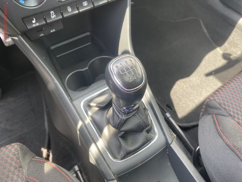 Škoda Rapid (2014) 1.2 TSi, Sport, +kola, panor - fotka 16 z 18