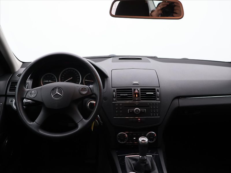 Mercedes-Benz Třídy C 2.2 200CDI 100KW 78'786 km - fotka 21 z 28