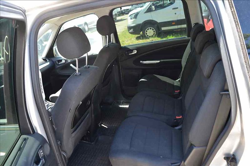 Ford Galaxy (2011) 2,0 TDCI 120KW - fotka 15 z 19