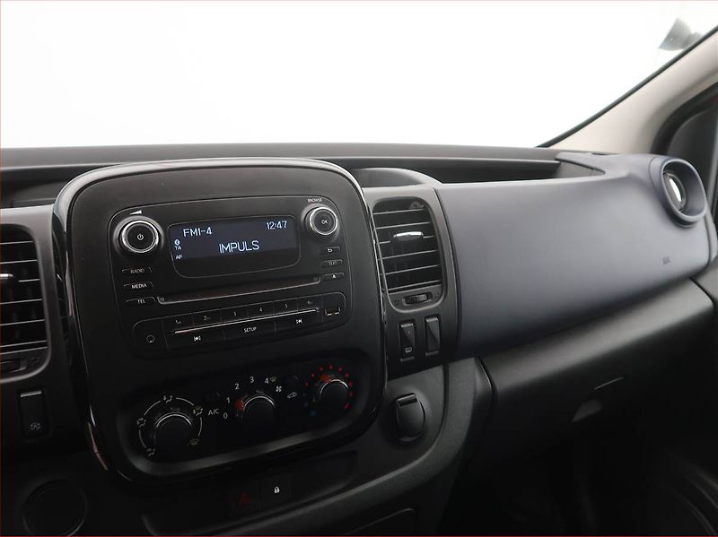 Opel Vivaro (2017) 1.6 CDTI, Bus, 8Míst, ČR, DPH - fotka 10 z 16