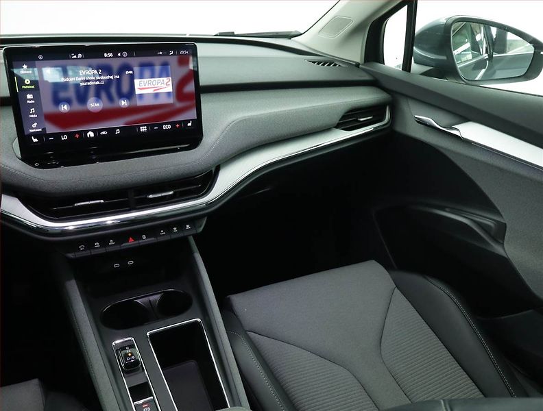 Škoda Enyaq (2021) Suite iV 80 (82 kWh), SoH 93% - fotka 8 z 23