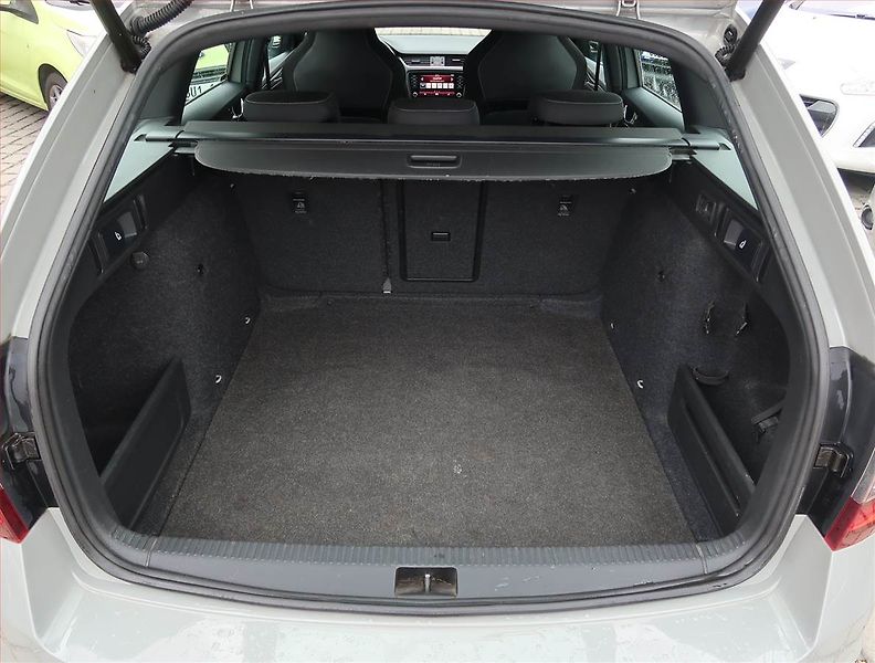 Škoda Octavia (2018) RS 2.0 TSI - fotka 14 z 16
