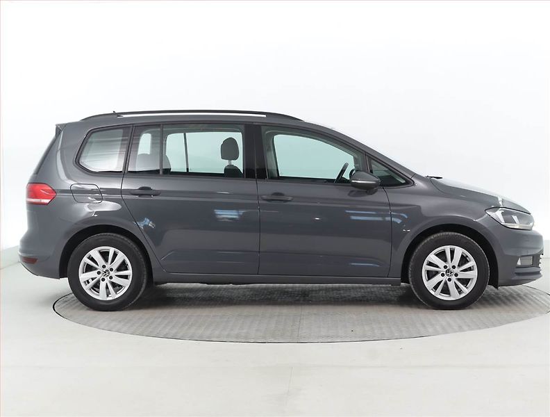 Volkswagen Touran (2022) Comfortline 2.0 TDI, Automat - fotka 6 z 21