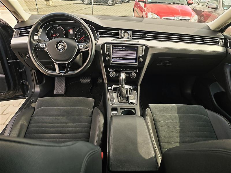 Volkswagen Passat VIII 1,4TSi DSG Highline - fotka 26 z 56