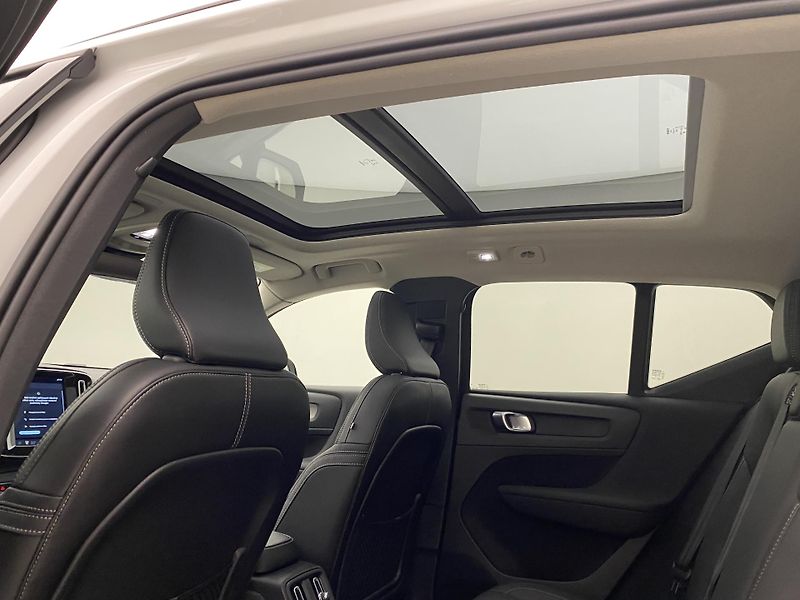 Volvo XC40 (2026) B4 AUT DARK PLUS - fotka 20 z 65