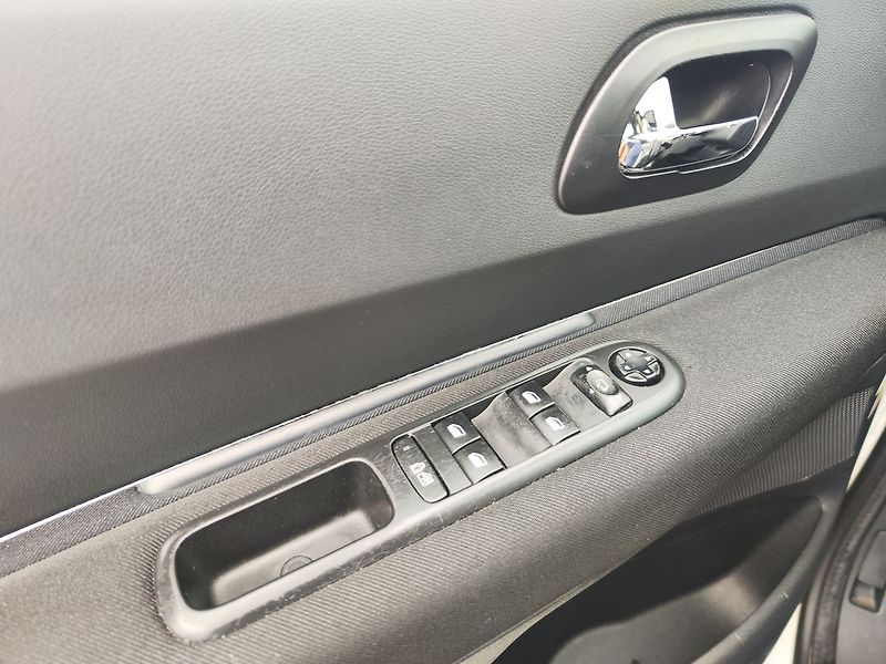 Peugeot 3008 2.0 HDI/110kW Premium - fotka 30 z 32
