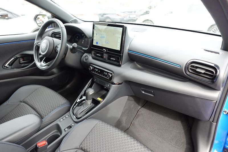 Toyota Yaris HSD Premiere Edition druhá sad - fotka 37 z 38