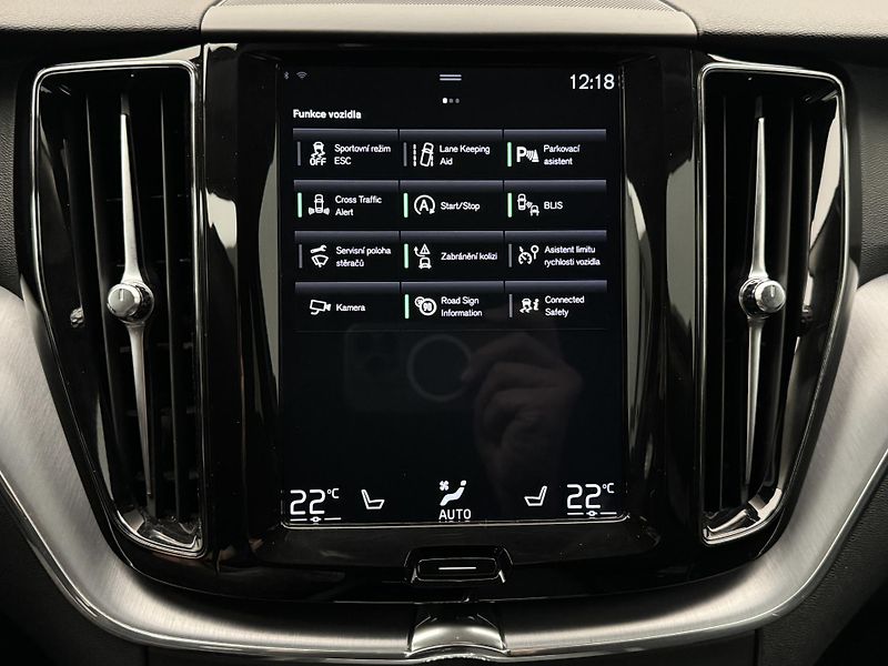 Volvo XC60 B4 AWD MOMENTUM PRO AUT CZ - fotka 29 z 37