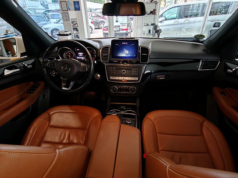Mercedes-Benz GLE 250d 4M AMG Airmatic - fotka 15 z 53
