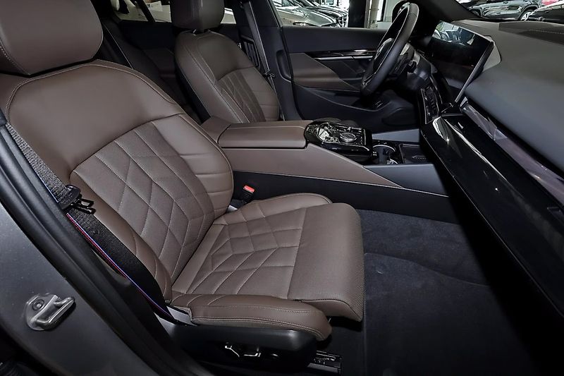 BMW Řada 5 530e xDrive M-Sport - fotka 2 z 9